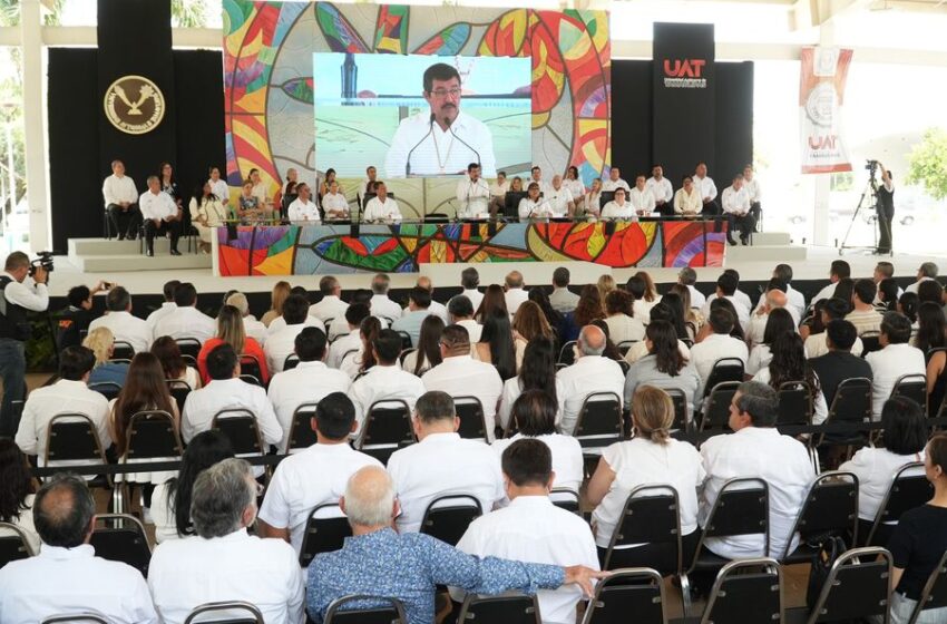  En homenaje solemne reconoce la UAT trayectoria de 215 docentes
