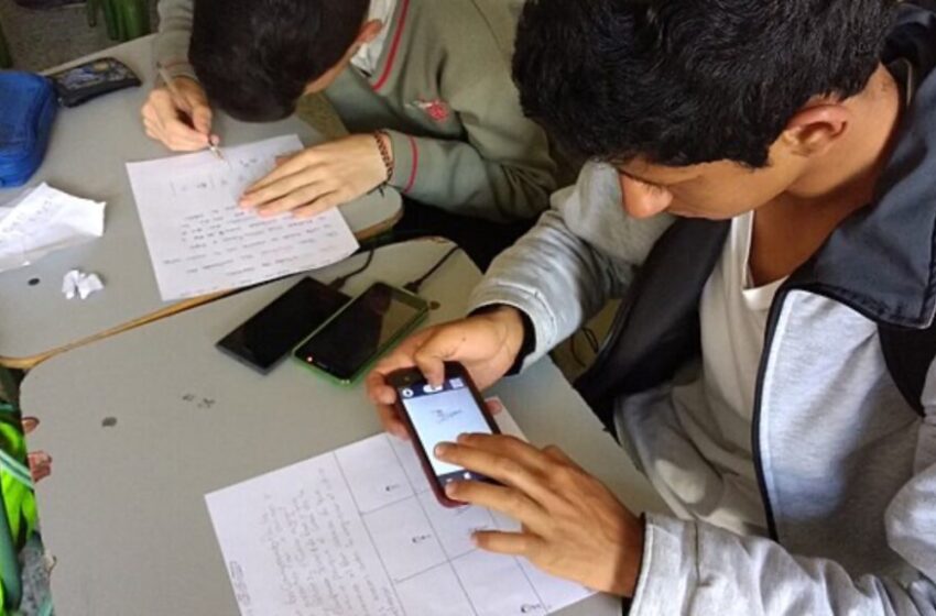  SET abrirá foros sobre uso de celulares en escuelas